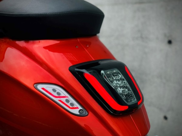 Rear light LED Zelioni for Vespa Primavera /​ Sprint 50-150ccm