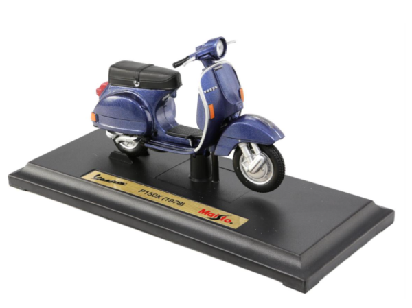 Model Vespa P150X (1978), blue